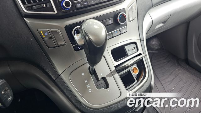 Hyundai Starex 2019 — photo 12