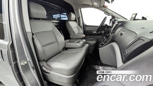 Hyundai Starex 2019 — photo 16