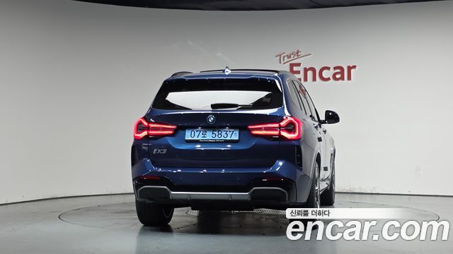 BMW iX3 2025 — photo 4