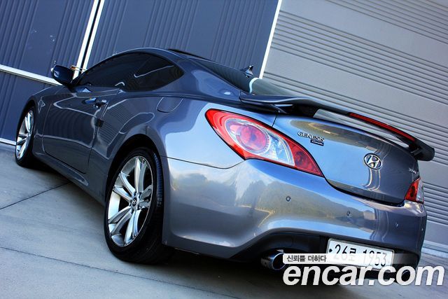 Hyundai Genesis 2010 — photo 2