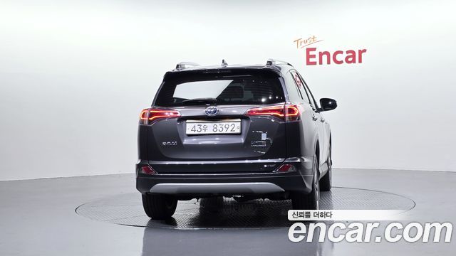 Toyota RAV4 2018 — photo 4