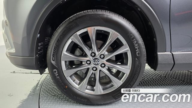 Toyota RAV4 2018 — photo 5