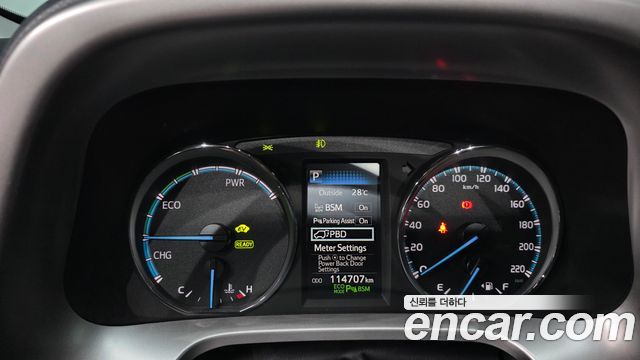Toyota RAV4 2018 — photo 11