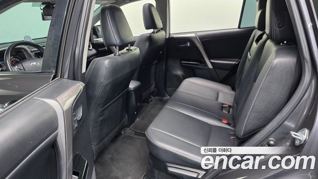 Toyota RAV4 2018 — photo 18