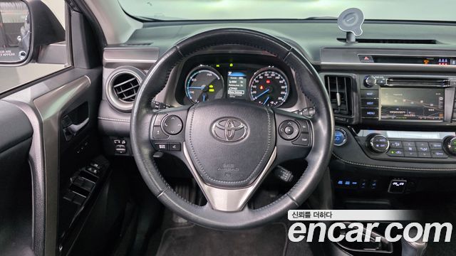 Toyota RAV4 2018 — photo 19