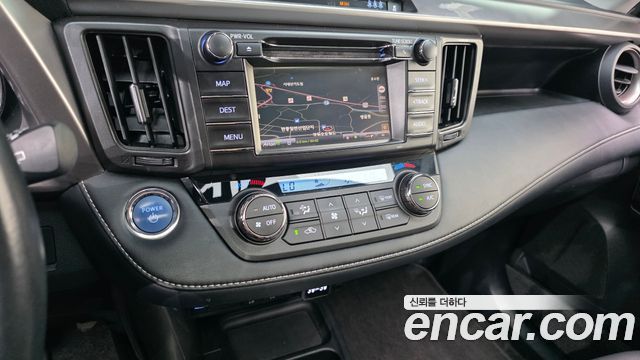 Toyota RAV4 2018 — photo 20