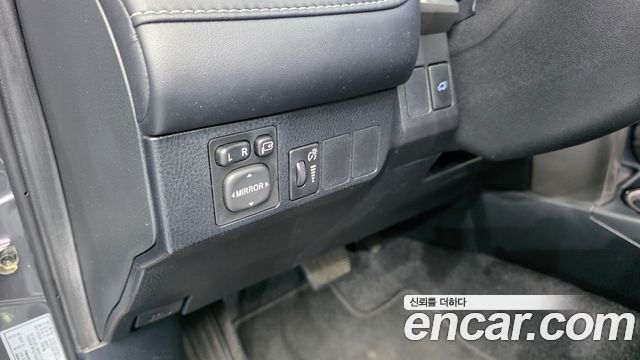 Toyota RAV4 2018 — photo 23