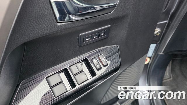 Toyota RAV4 2018 — photo 25