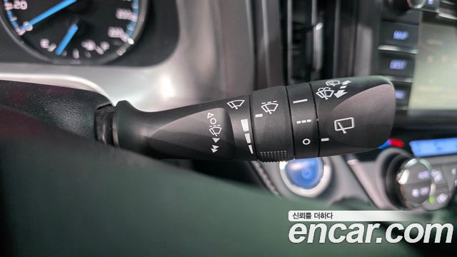 Toyota RAV4 2018 — photo 27