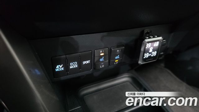 Toyota RAV4 2018 — photo 29