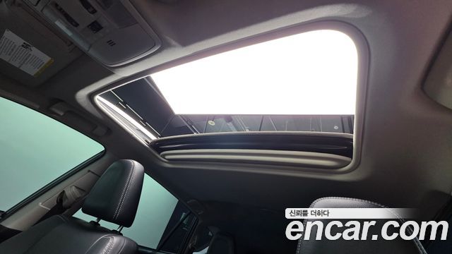 Toyota RAV4 2018 — photo 31