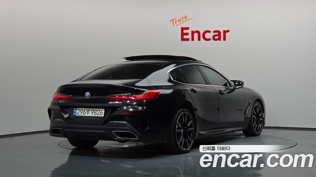 BMW 8-Series 2022 — photo 2
