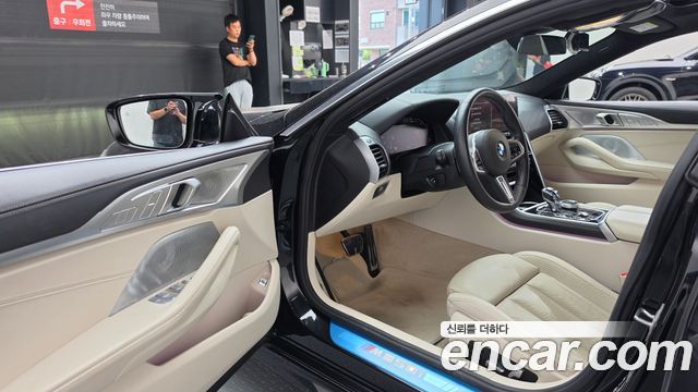 BMW 8-Series 2022 — photo 13