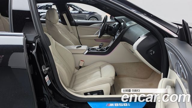 BMW 8-Series 2022 — photo 17