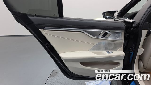 BMW 8-Series 2022 — photo 15