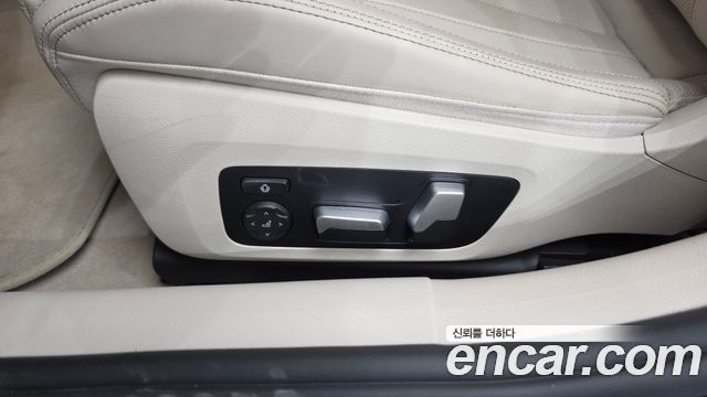 BMW 8-Series 2022 — photo 31