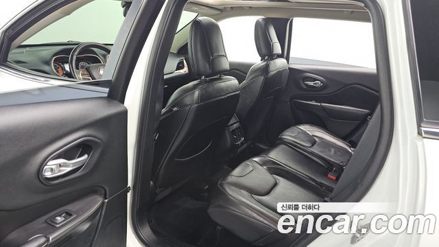 Jeep Cherokee 2015 — photo 11