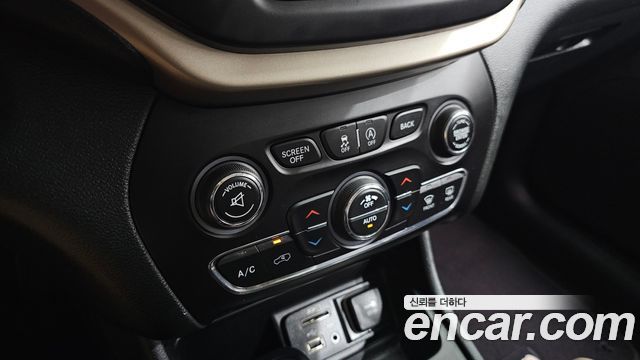 Jeep Cherokee 2015 — photo 17