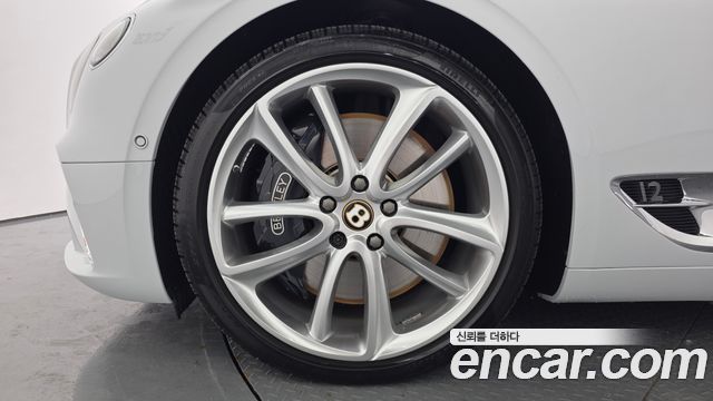 Bentley Continental 2020 — photo 5