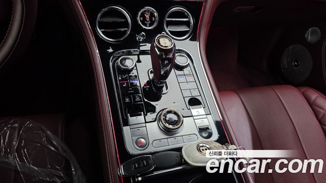 Bentley Continental 2020 — photo 9