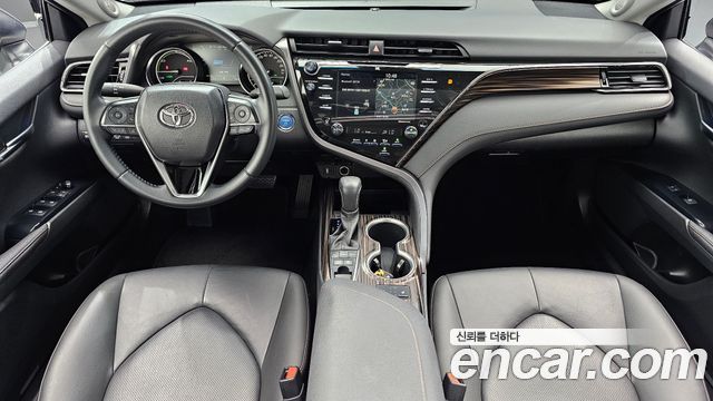 Toyota Camry 2019 — photo 10