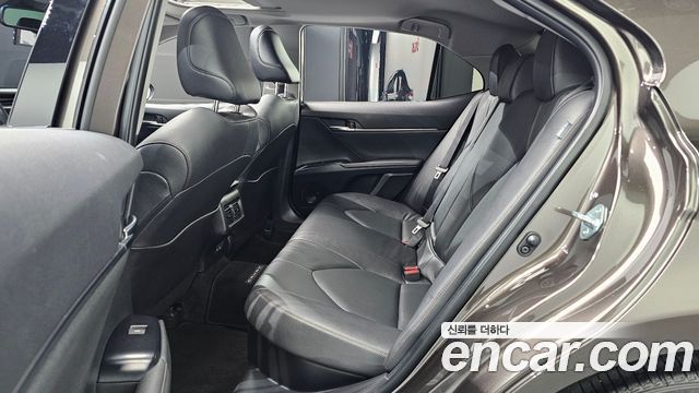 Toyota Camry 2019 — photo 18