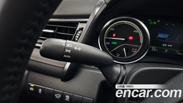 Toyota Camry 2019 — photo 25