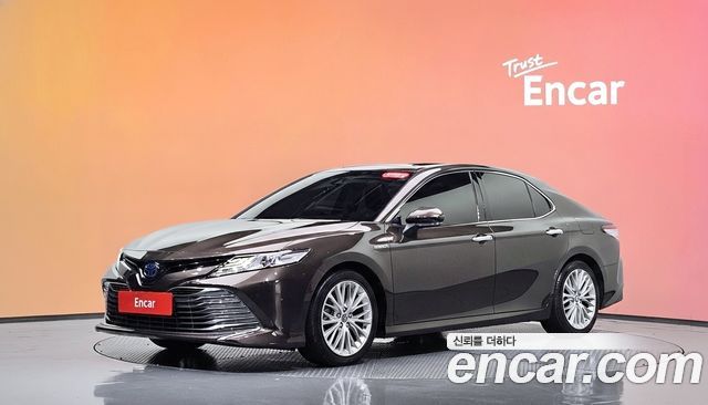 Toyota Camry 2019 — photo 1