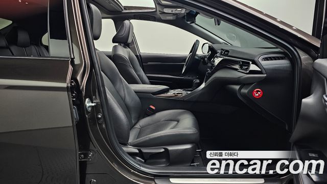 Toyota Camry 2019 — photo 16