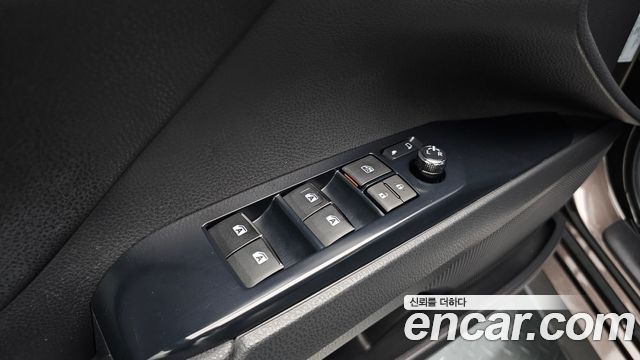 Toyota Camry 2019 — photo 28