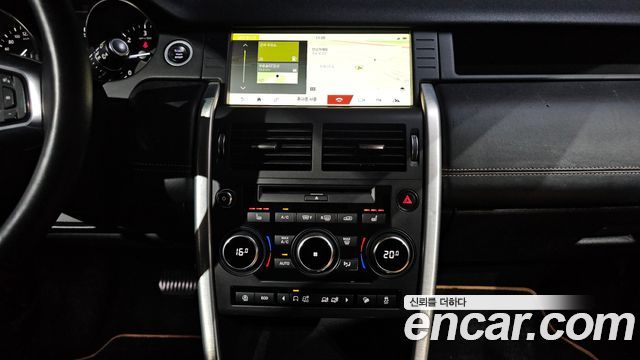 Land Rover Discovery Sport 2018 — photo 12