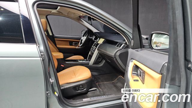 Land Rover Discovery Sport 2018 — photo 17