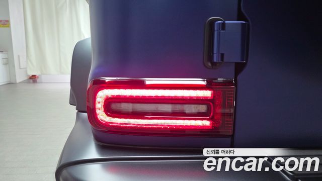Mercedes-Benz G-Class 2023 — photo 9