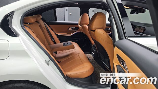 BMW 3-Series 2022 — photo 17