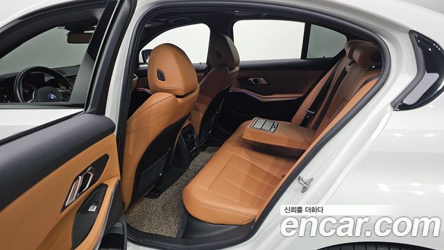 BMW 3-Series 2022 — photo 18
