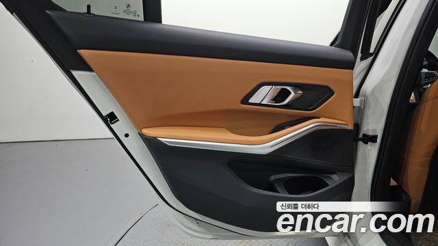 BMW 3-Series 2022 — photo 15