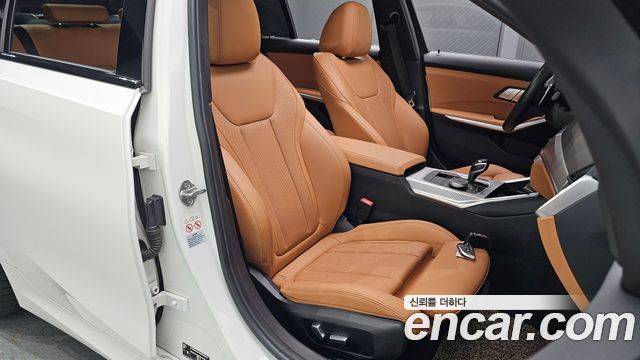 BMW 3-Series 2022 — photo 16