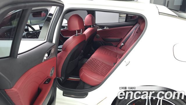 Kia Stinger 2023 — photo 17