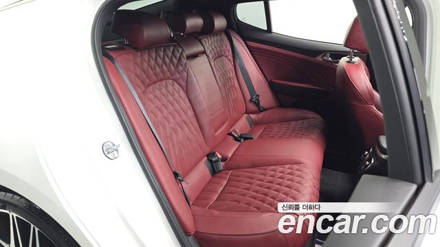 Kia Stinger 2023 — photo 18