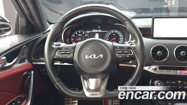 Kia Stinger 2023 — photo 20