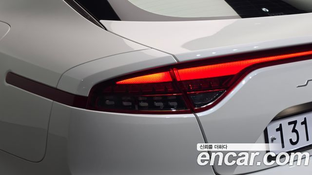 Kia Stinger 2023 — photo 9