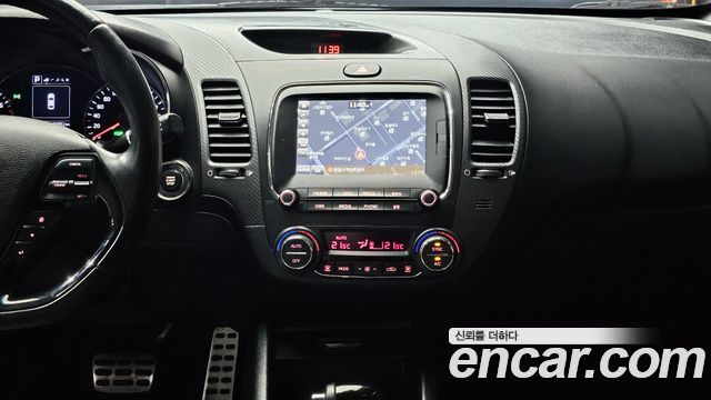 Kia K3 2017 — photo 20
