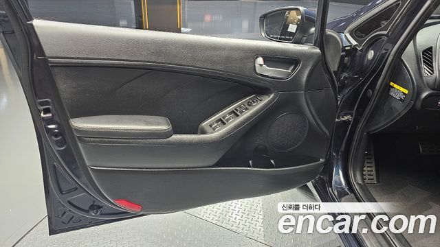 Kia K3 2017 — photo 14