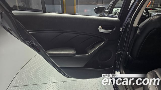 Kia K3 2017 — photo 15