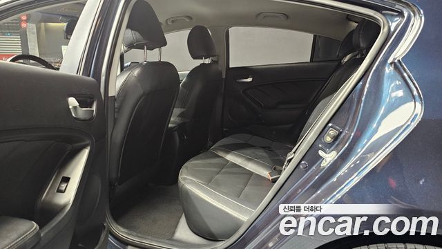 Kia K3 2017 — photo 16