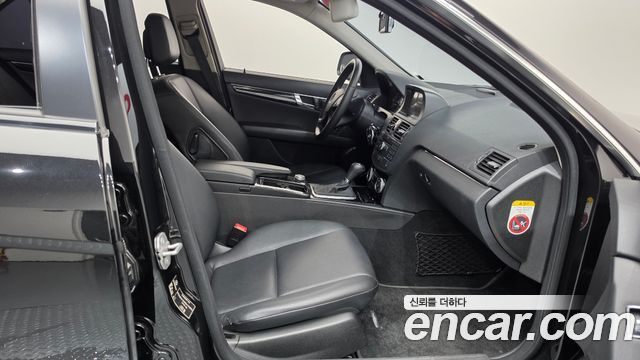 Mercedes-Benz C-Class 2009 — photo 11