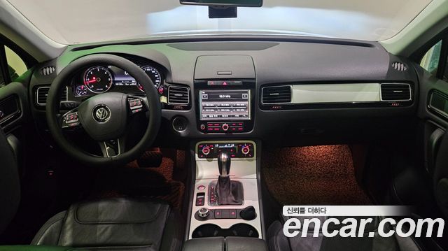 Volkswagen Touareg 2014 — photo 10