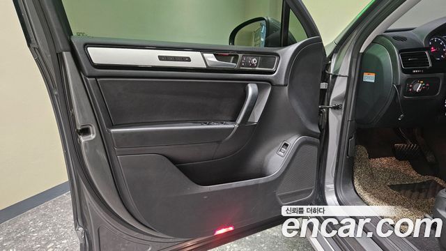 Volkswagen Touareg 2014 — photo 12