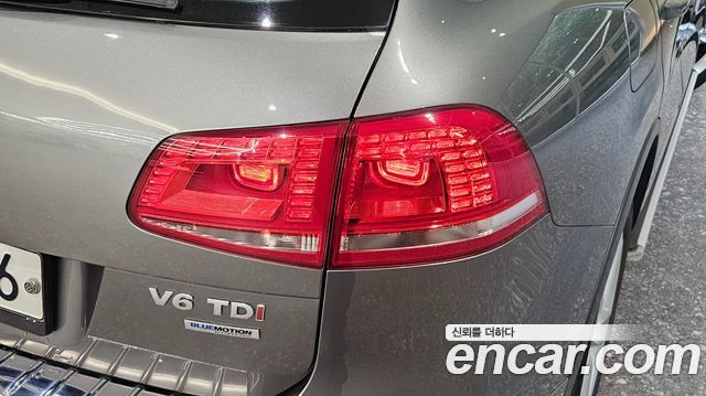 Volkswagen Touareg 2014 — photo 17