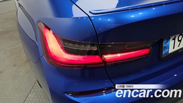 BMW 3-Series 2022 — photo 9